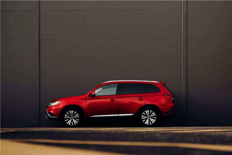 Як доглядати за кузовом та салоном автомобіля Mitsubishi, щоб він завжди виглядав як новий?