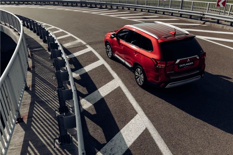 Як визначити знос гальмівних колодок і дисків на автомобілях Mitsubishi?