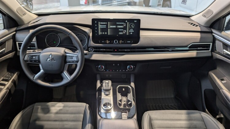 Новий Mitsubishi Outlander 2025 Intense• 2.5 MiVEC CVT (184 к.с.) S-AWC
