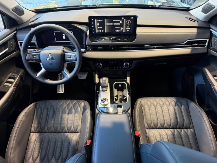 OutlanderUltimate 2.5 CVT